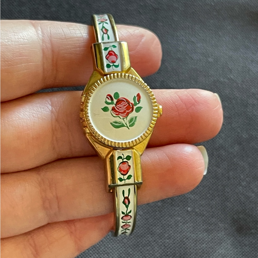 Zeno Quartz Swiss made bracelet watch. Antique & in good condition.